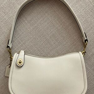 Coach SWINGER 20 in Chalk